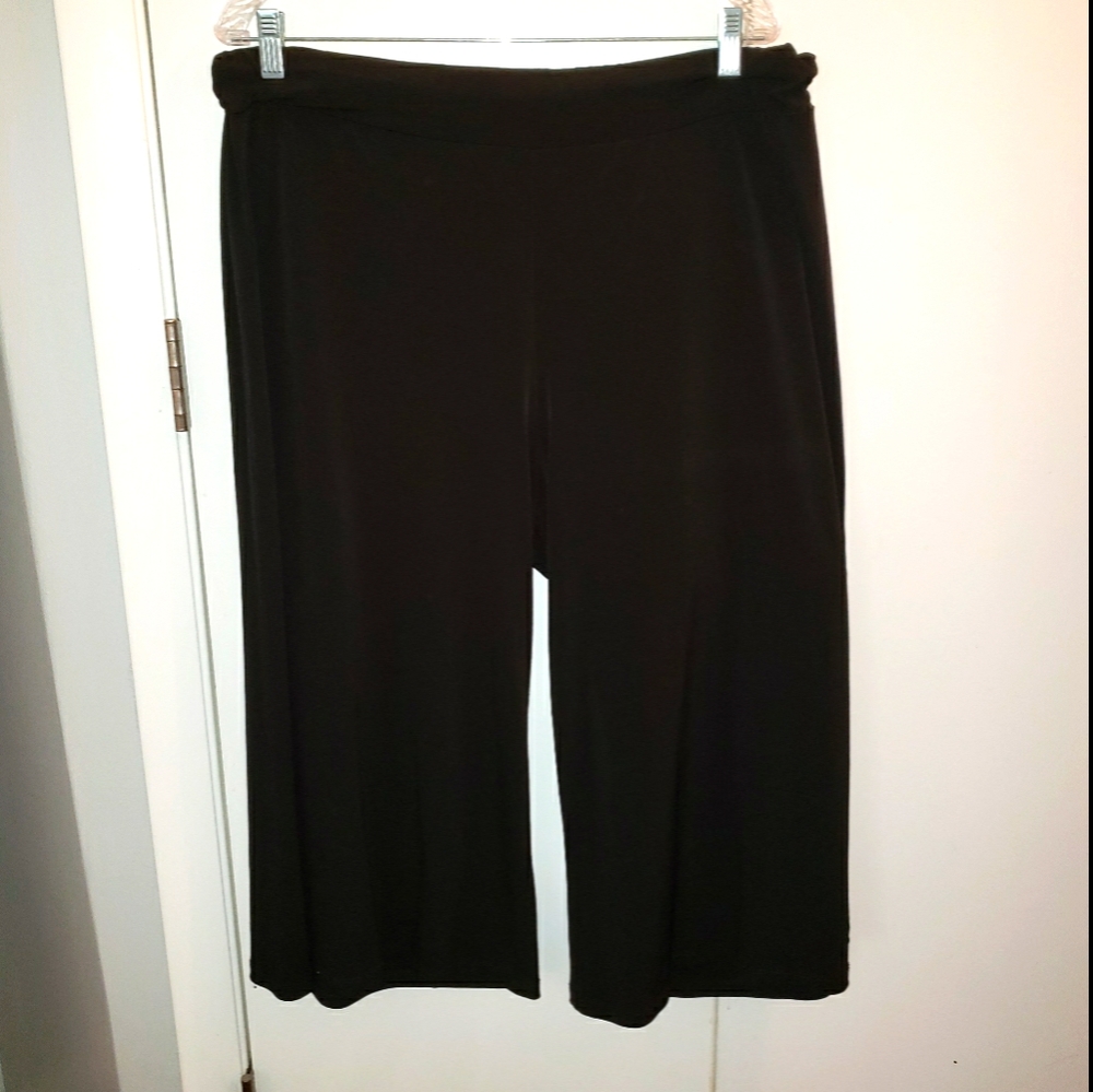 Carole Little woman 2X black jersey gaucho crop